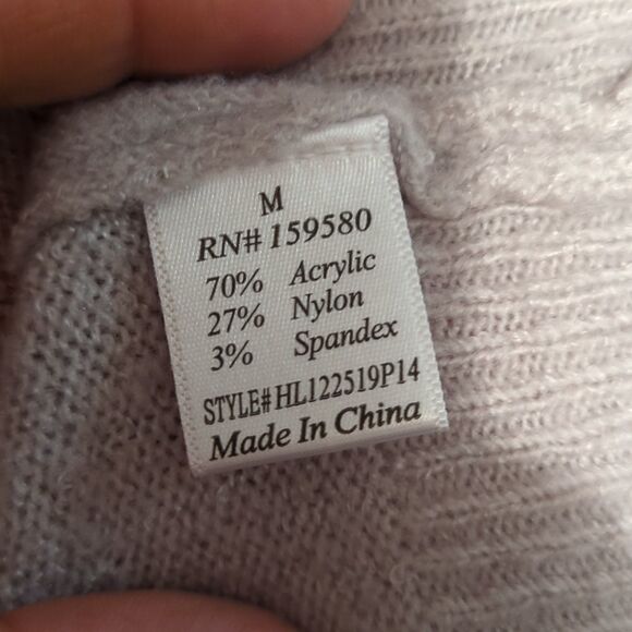 MEDIUM SUPER soft off shoulder v-neck sweater - Picture 4 of 4